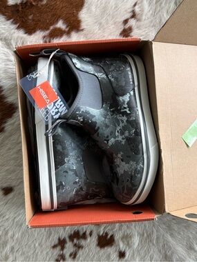 NEW in box: HISEA Men's Deck Rain Boots in Black Camo